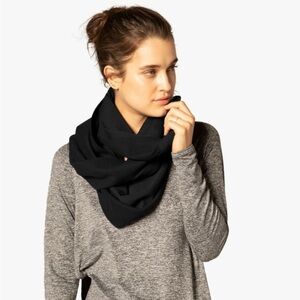 Beyond Yoga Infinity Hidden Pocket Scarf NWT